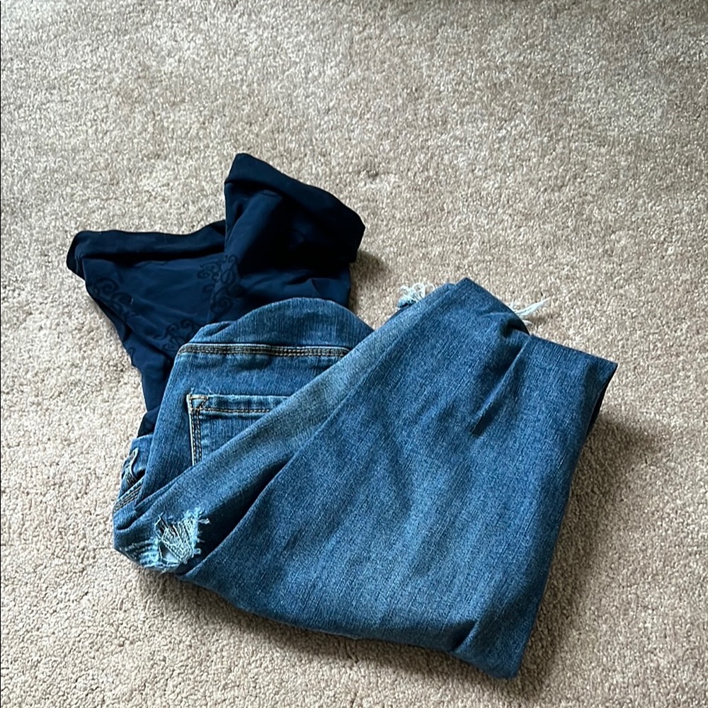 Jessica Simpson maternity skinny jeans. Distressed. Size small